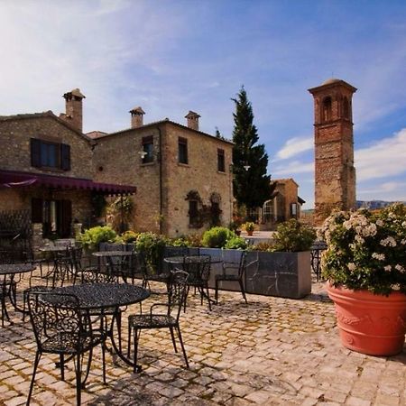 Castello Di Albereto Hotel Trarivi ภายนอก รูปภาพ