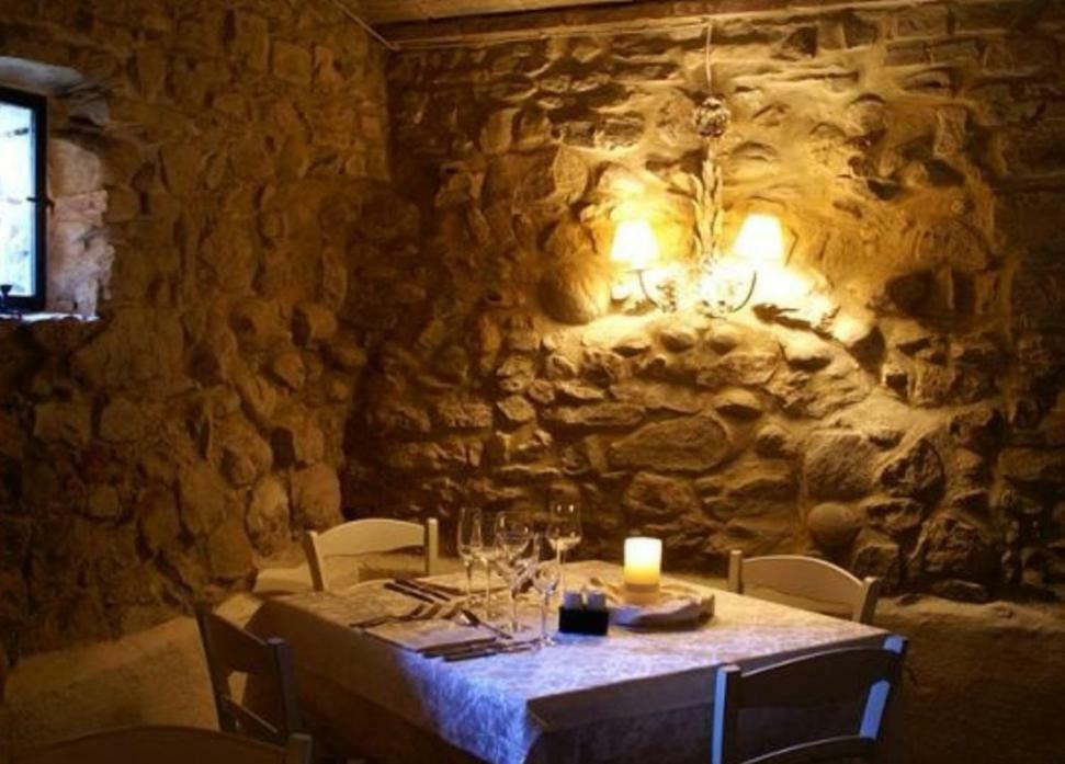 Castello Di Albereto Hotel Trarivi ภายนอก รูปภาพ
