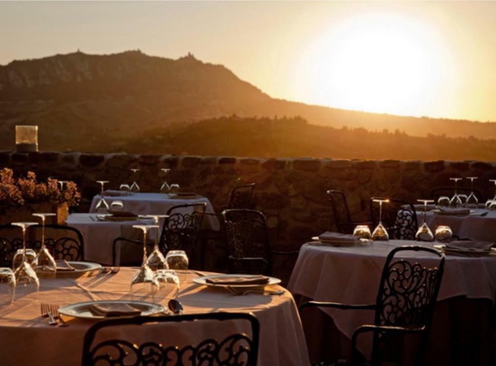 Castello Di Albereto Hotel Trarivi ภายนอก รูปภาพ
