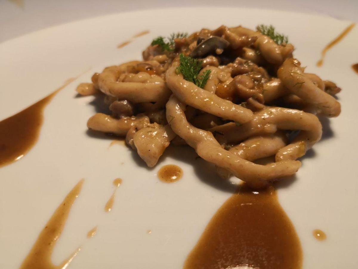 Castello Di Albereto Hotel Trarivi ภายนอก รูปภาพ