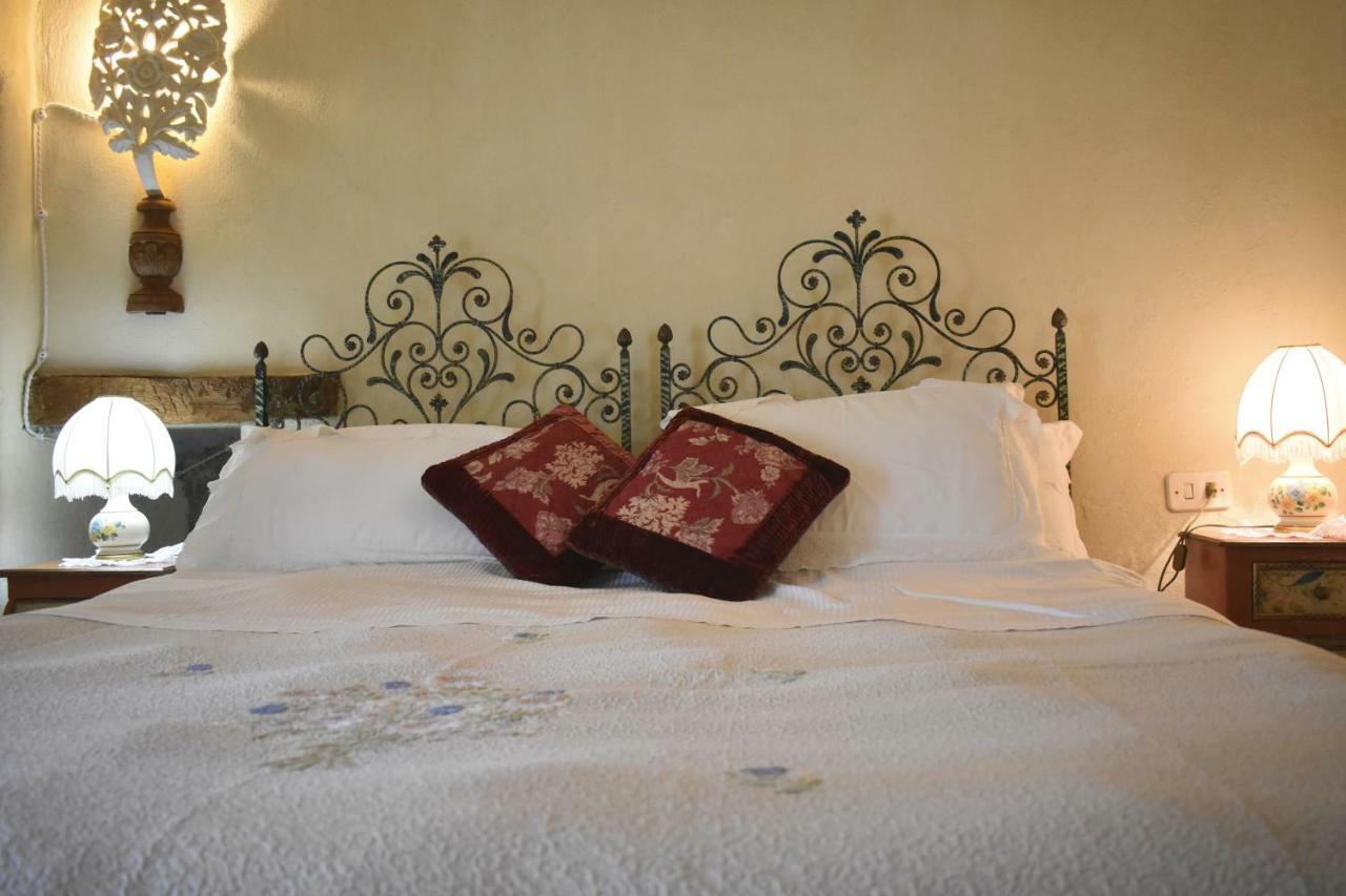 Castello Di Albereto Hotel Trarivi ภายนอก รูปภาพ