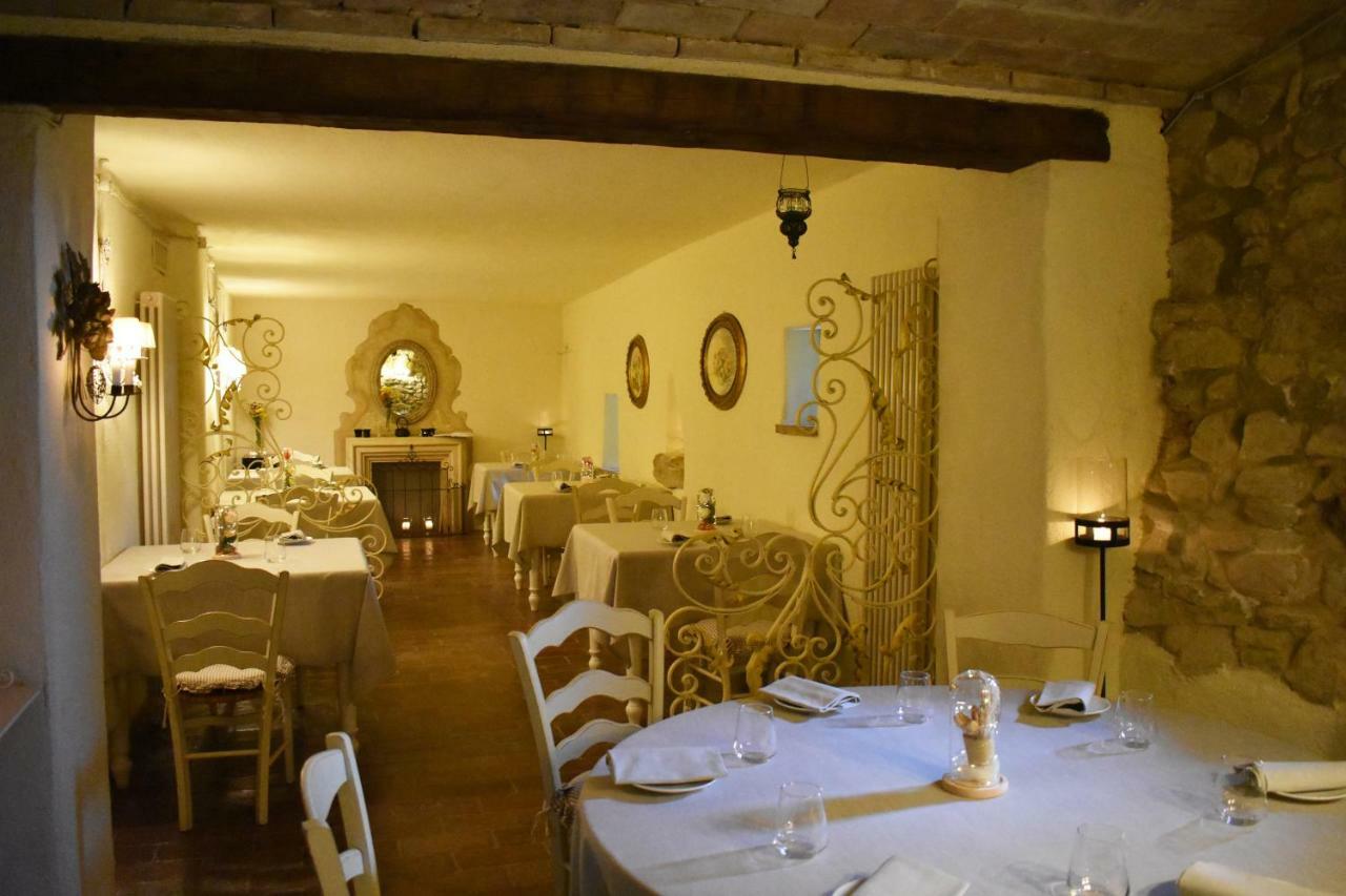 Castello Di Albereto Hotel Trarivi ภายนอก รูปภาพ