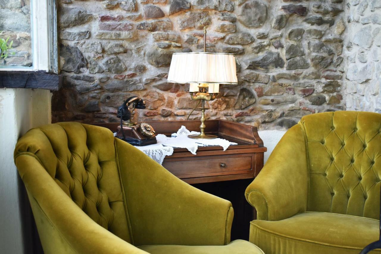 Castello Di Albereto Hotel Trarivi ภายนอก รูปภาพ
